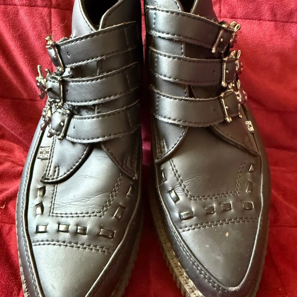 Cool High Top TUK Vegan shoes with Skull buckles